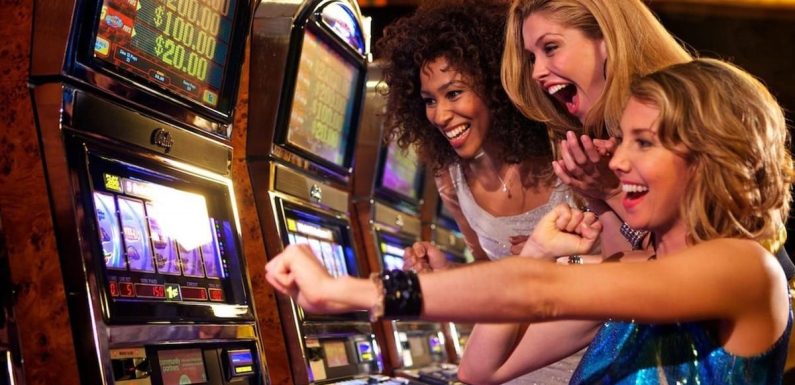 What are the pros of playing online slots?