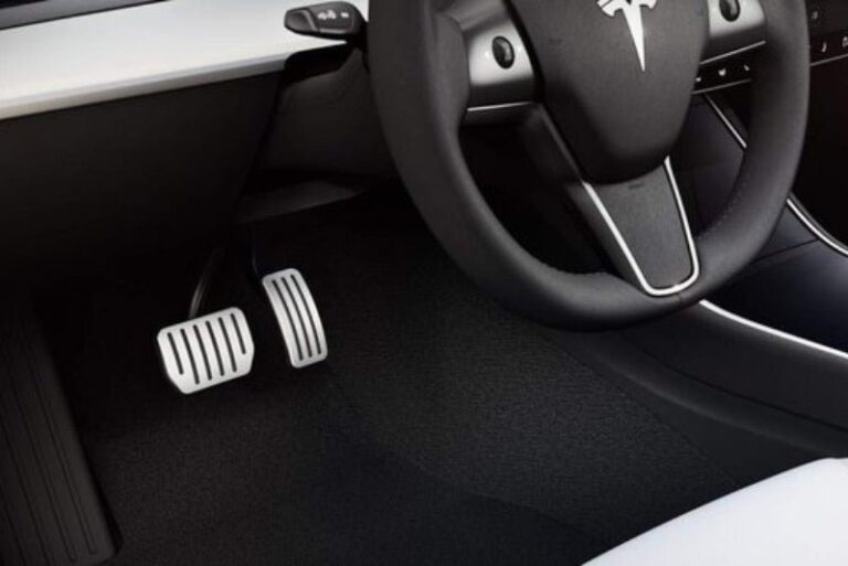 how-many-pedals-does-a-tesla-have_1753708832