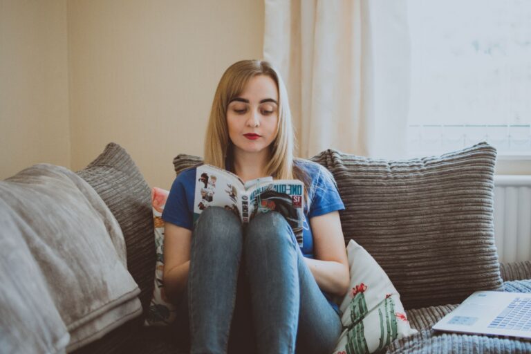 How do you access and read manga online for free?